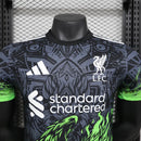 camisa-camiseta-liverpool-adidas-standard-chartered-versao-jogador-masculina-25-26-edicao-especial-preta-preto-branca-branco-vermelha-vermelho-verde_5