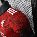 camisa-camiseta-liverpool-adidas-standard-chartered-versao-jogador-masculina-25-26-edicao-especial-preta-preto-branca-branco-vermelha-vermelho_3_e2cdcedd-b45f-465f-a9f3-fc352903ce5f