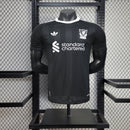 camisa-camiseta-liverpool-adidas-standard-chartered-versao-jogador-masculina-25-26-goleiro-preta-preto-branca-branco_1