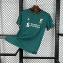 camisa-camiseta-liverpool-adidas-standard-chartered-versao-torcedor-masculina-25-26-edicao-especial-jordan-preta-preto-branca-branco-dourada-dourado-verde_1
