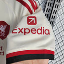 camisa-camiseta-liverpool-adidas-standard-chartered-versao-torcedor-masculina-25-26-secundaria-away-fora-ii-2-branca-branco-vermelha-vermelho-bege-salah_7