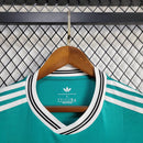 camisa-camiseta-liverpool-adidas-standard-chartered-versao-torcedor-masculina-25-26-terceira-third-away-fora-iii-3-branca-branco-vermelha-vermelho-salah-azul_7