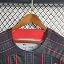 camisa-camiseta-liverpool-nike-standard-chartered-versao-torcedor-masculina-23-24-edicao-especial-lebron-james-preta-preto-branca-branco-vermelha-vermelho_4