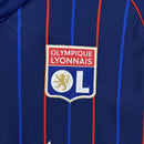 camisa-camiseta-lyon-olympique-lyonnais-adidas-emirates-fly-better-versao-torcedor-masculina-25-26-away-fora-ii-secundaria-2-vermelha-vermelho-branca-branco-azul_6