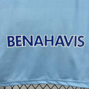 camisa-camiseta-malaga-hummel-benahavis-versao-torcedor-masculina-25-26-home-casa-i-principal-1-branca-branco-azul-claro-clara_3