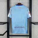 camisa-camiseta-malaga-hummel-benahavis-versao-torcedor-masculina-25-26-home-casa-i-principal-1-branca-branco-azul-claro-clara_4