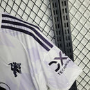 camisa-camiseta-manchester-united-adidas-snapdragon-versao-torcedor-masculina-25-26-away-fora-ii-secundaria-2-roxa-roxo-lilas-branca-branco-preta-preto_5
