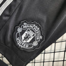 camisa-camiseta-manchester-united-adidas-team-viewer-versao-versao-torcedor-conjunto-infantil-shorts-23-24-away-fora-ii-secundaria-2-vermelha-preta-vermelho-preto-branca-branco_3