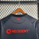 camisa-camiseta-manga-longa-cap-athletico-paranaense-umbro-esportes-da-sorte-versao-versao-torcedor-masculina-23-24-away-fora-ii-secundaria-2-vermelha-preta-vermelho-preto_6