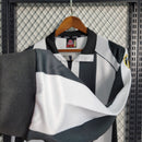 camisa-camiseta-manga-longa-juventus-kappa-sony-versao-torcedor-masculina-97-98-home-casa-i-principal-1-preta-preto-branca-branco-retro_5