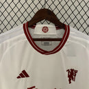 camisa-camiseta-manga-longa-manchester-united-adidas-team-viewer-versao-versao-torcedor-masculina-23-24-third-away-fora-iii-terceira-3-vermelha-preta-vermelho-preto-branca-branco_4