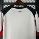 camisa-camiseta-milan-puma-emirates-fly-better-versao-torcedor-masculina-25-26-away-fora-ii-secundaria-2-vermelha-vermelho-preta-preto-branca-branco_8