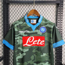 camisa-camiseta-napoli-macron-lete-versao-versao-torcedor-masculina-13-14-away-fora-ii-2-secundaria-branca-branco-azul-verde-camuflada-camuflado-retro-retro_4