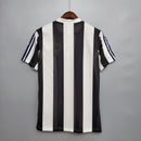 camisa-camiseta-newcastle-united-adidas-brown-ale-versao-versao-torcedor-masculina-95-97-home-casa-i-principal-1-preta-branca-preto-branco-retro-retro_8