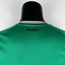 camisa-camiseta-newcastle-united-castore-sela-versao-versao-jogador-masculina-23-24-away-fora-ii-secundaria-2-preta-branca-preto-branco-verde_3