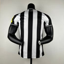 camisa-camiseta-newcastle-united-castore-sela-versao-versao-jogador-masculina-23-24-home-casa-i-principal-1-preta-branca-preto-branco_2