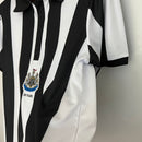 camisa-camiseta-newcastle-united-castore-sela-versao-versao-torcedor-masculina-23-24-comemorativa-130-anos-preta-branca-preto-branco_4