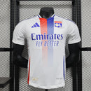 camisa-camiseta-olympique-lyonnais-adidas-emirates-fly-better-versao-versao-jogador-masculina-24-25-home-casa-i-principal-1-vermelha-vermelho-azul-branca-branco_1