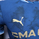 camisa-camiseta-olympique-marseille-puma-cmacgm-versao-versao-jogador-masculina-24-25-away-fora-ii-secundaria-2-azul-dourada-dourado_7