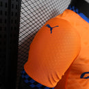 camisa-camiseta-olympique-marseille-puma-cmacgm-versao-versao-jogador-masculina-24-25-third-away-fora-iii-terceira-3-azul-laranja_4