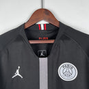 camisa-camiseta-paris-saint-germain-psg-jordan-fly-emirates-versao-versao-torcedor-masculina-18-19-third-away-fora-iii-terceira-3-neymar-jr-branca-branco-preta-preto-retro-ret_8