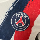 camisa-camiseta-paris-saint-germain-psg-nike-qatar-airways-versao-versao-jogador-masculina-24-25-away-fora-ii-secundaria-2-branca-branco-azul-vermelha-vermelho_3