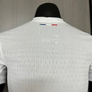 camisa-camiseta-paris-saint-germain-psg-nike-qatar-airways-versao-versao-jogador-masculina-24-25-away-fora-ii-secundaria-2-branca-branco-azul-vermelha-vermelho_7