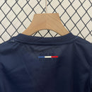 camisa-camiseta-paris-saint-germain-psg-nike-qatar-airways-versao-versao-torcedor-conjunto-infantil-kids-24-25-home-casa-i-principal-1-vermelha-vermelho-azul-branca-branco_3