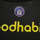 camisa-camiseta-psv-puma-brainport-eindhoven-metropoolregio-versao-versao-torcedor-masculina-24-25-away-fora-ii-secundaria-2-preta-preto-amarela-amarelo-azul_5