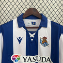 camisa-camiseta-real-sociedad-macron-yasuda-group-versao-versao-torcedor-masculina-24-25-home-casa-i-principal-1-azul-branca-branco_6