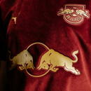 camisa-camiseta-red-bull-rb-leipzig-puma-versao-versao-torcedor-masculina-24-25-edicao-edicao-especial-jingle-jersey-vermelha-vermelho-dourada-dourado_5