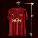 camisa-camiseta-red-bull-rb-leipzig-puma-versao-versao-torcedor-masculina-24-25-edicao-edicao-especial-jingle-jersey-vermelha-vermelho-dourada-dourado_8