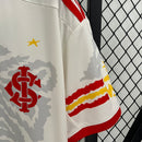 camisa-camiseta-sc-internacional-adidas-banrisul-colorado-versao-versao-torcedor-masculina-23-24-edicao-edicao-especial-da-raiz-a-luta-vermelha-vermelho-branca-branco-dourado-dourada