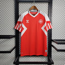 camisa-camiseta-selecao-selecao-dinamarca-dinamarquesa-hummel-versao-versao-torcedor-masculina-23-24-home-casa-i-principal-1-vermelha-vermelho-branca-branco_1