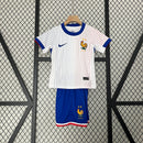 camisa-camiseta-selecao-selecao-francesa-franca-franca-nike-versao-versao-torcedor-conjunto-infantil-shorts-24-25-away-fora-ii-secundaria-2-azul-branca-branco-vermelha-vermelho_1