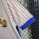 camisa-camiseta-selecao-selecao-francesa-franca-franca-nike-versao-versao-torcedor-feminina-24-25-away-fora-ii-secundaria-2-azul-branca-branco-vermelha-vermelho_3