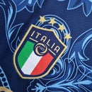 camisa-camiseta-selecao-selecao-italiana-italia-italia-puma-versao-versao-torcedor-masculina-22-23-edicao-edicao-especial-versace-azul-verde-vermelha-vermelho-branca-branco-dourada-do_8ba8ac34-b1dd-4db9-823f-263e70faf341