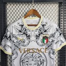 camisa-camiseta-selecao-selecao-italiana-italia-italia-puma-versao-versao-torcedor-masculina-23-24-edicao-edicao-especial-versace-azul-verde-vermelha-vermelho-branca-branco-dourada-do_4a4e7fb9-7817-4a7e-965b-4e320c10c3f8