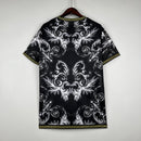 camisa-camiseta-selecao-selecao-italiana-italia-italia-puma-versao-versao-torcedor-masculina-23-24-edicao-edicao-especial-versace-azul-verde-vermelha-vermelho-branca-branco-preto-pret_f7ea038a-7a08-488a-aa4f-271b51d13a19