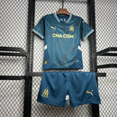 camisa-camiseta-shorts-olympique-marseille-puma-cmacgm-versao-versao-torcedor-conjunto-infantil-kids-24-25-away-fora-ii-secundaria-2-azul-dourada-dourado_4