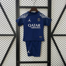 camisa-camiseta-shorts-paris-saint-germain-psg-jordan-qatar-airways-versao-versao-torcedor-conjunto-infantil-kids-24-25-fourth-away-fora-iv-quarta-4-branca-branco-azul_1