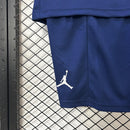 camisa-camiseta-shorts-paris-saint-germain-psg-jordan-qatar-airways-versao-versao-torcedor-conjunto-infantil-kids-24-25-fourth-away-fora-iv-quarta-4-branca-branco-azul_5