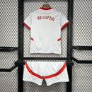 camisa-camiseta-shorts-red-bull-rb-leipzig-puma-versao-versao-torcedor-conjunto-infantil-kids-24-25-home-casa-i-principal-1-vermelha-vermelho-branca-branco_7