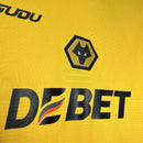 camisa-camiseta-shorts-wolverhampton-wolves-debet-sudu-versao-torcedor-conjunto-infantil-kids-24-25-home-casa-i-principal-1-amarela-amarelo-laranja-preta-preto_5