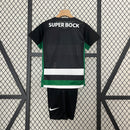 camisa-camiseta-sporting-lisboa-nike-betano-super-bock-versao-versao-torcedor-conjunto-infantil-shorts-24-25-home-casa-i-principal-1-verde-branco-branca-preta-preto_2
