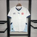 camisa-camiseta-suica-suica-selecao-selecao-puma-versao-versao-torcedor-masculina-24-25-away-fora-ii-secundaria-2-vermelha-branca-vermelho-branco-azul_1