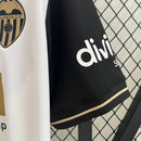 camisa-camiseta-valencia-puma-tm-real-estate-group-versao-versao-torcedor-masculina-24-25-home-casa-i-principal-1-preta-branca-preto-branco-dourada-dourado_10