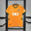 camisa-camiseta-valencia-puma-tm-real-estate-group-versao-versao-torcedor-masculina-24-25-third-away-fora-iii-terceira-3-branca-branco-laranja-verde_1