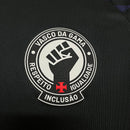 camisa-camiseta-vasco-da-gama-kappa-versao-torcedor-masculina-24-25-treino-pre-jogo-respeito-igualdade-inclusao-preta-preto-branca-branco-azul-laranja_8_e203a91e-57db-4a8d-b3d9-23e21a40525f