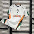 camisa-camiseta-venezia-nocta-versao-versao-torcedor-masculina-24-25-away-fora-ii-secundaria-2-branca-branco-dourada-dourado-laranja-verde_1